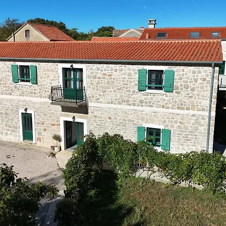 Tarragon Apartman
