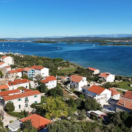 Tarragon Apartman