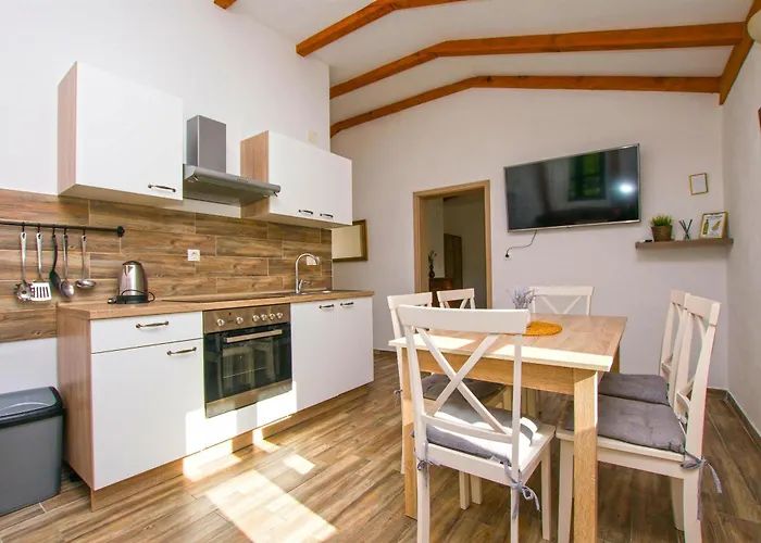 Tarragon Apartman *