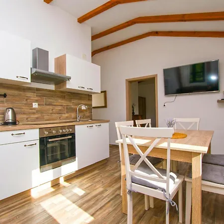 Tarragon Apartament *