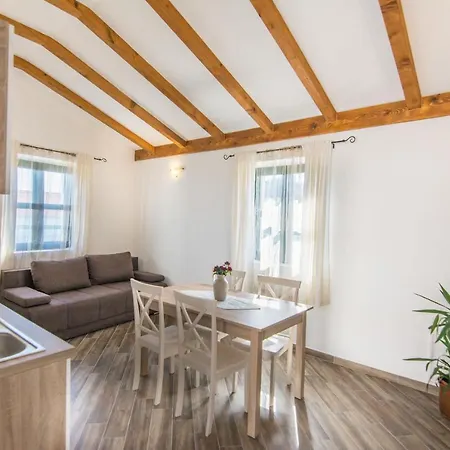 Tarragon Apartment